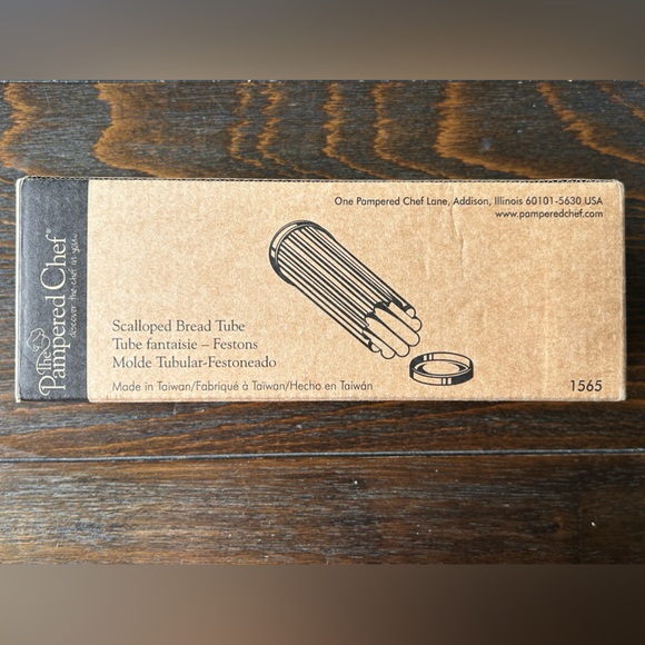 The Pampered Chef Scalloped Bread Tube 1565 NIP - Picture 2 of 7